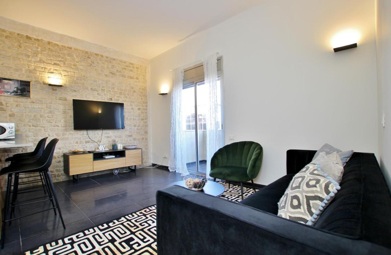 Vacation In Tlv Next To Hilton With Balcony